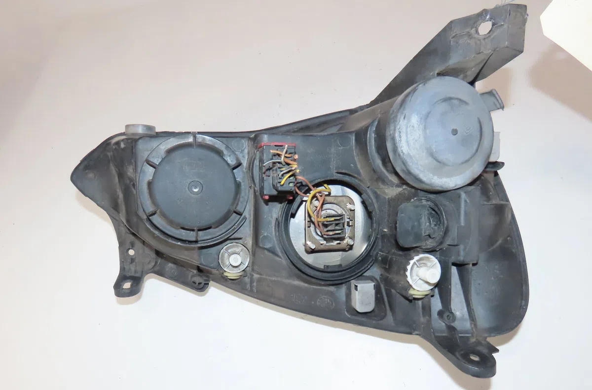 Phare gauche Opel CORSA C (X01) 1.7 dti (f08, f68) (2000-2009) 5 portes occasion
