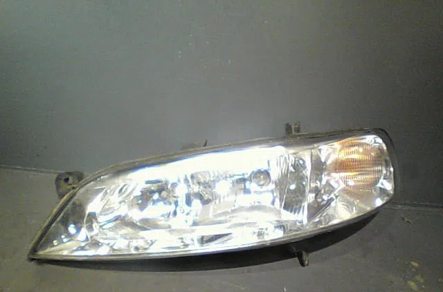 Phare gauche Opel VECTRA B 3-5 portes (J96) 2.0 di 16v (f68) (1996-2000) occasion