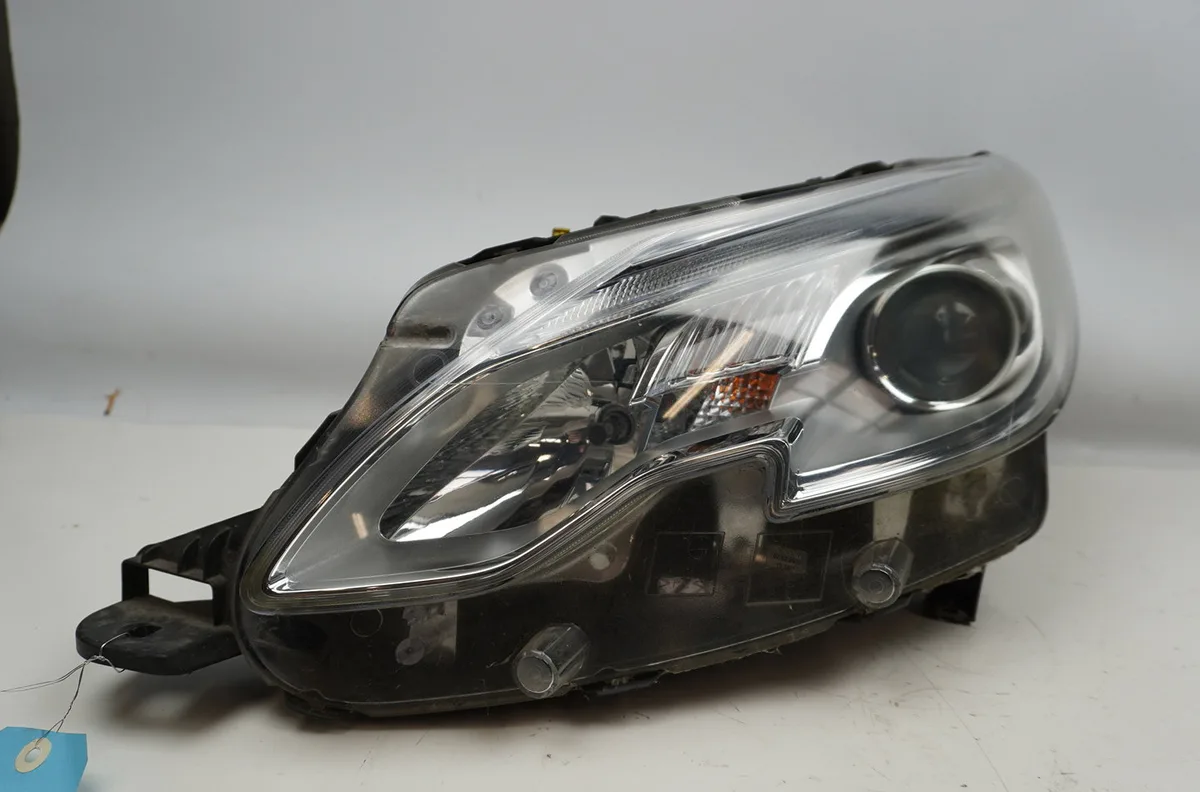 Phare gauche Peugeot 2008 I (CU_) 1.2 thp 110 - puretech 110 (2015) 5 portes occasion