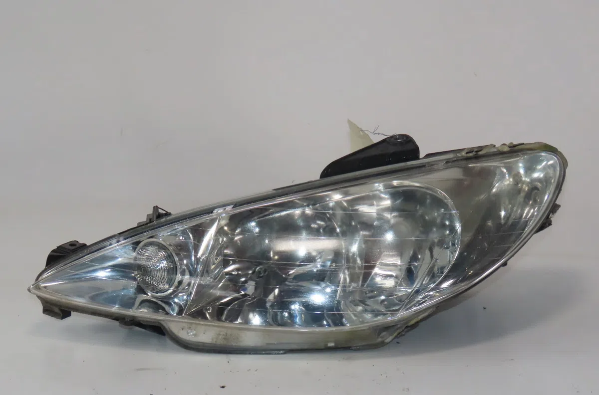 Phare gauche Peugeot 206 (2L_, 2M_) 1.4 hdi eco 70 (2009-2013) 5 portes occasion