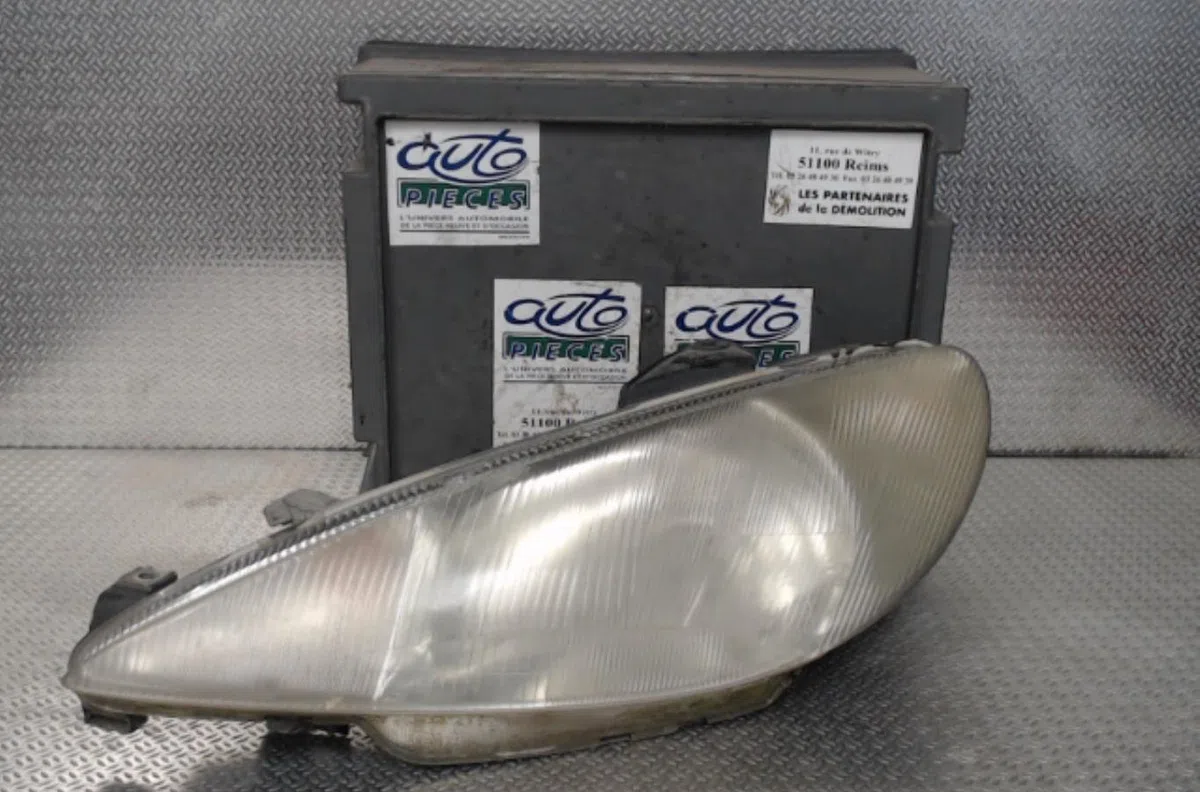 Phare gauche Peugeot 206 3-5 portes (2A-C) 1.4 hdi eco 70 (2001-2009) 5 portes occasion