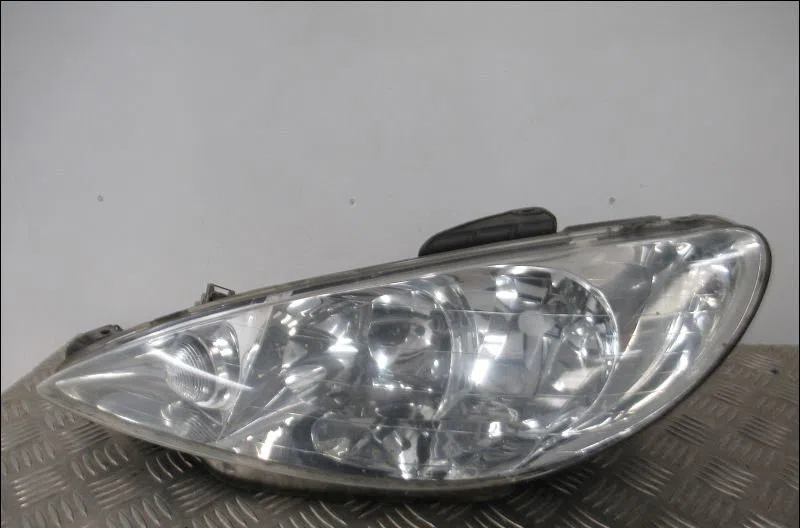 Phare gauche Peugeot 206 3-5 portes (2A-C) 1.4 hdi eco 70 (2001-2009) 5 portes occasion