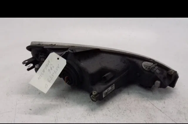 Phare gauche Peugeot 206 3-5 portes (2A-C) 1.4 i (1998-2012) 3 portes occasion