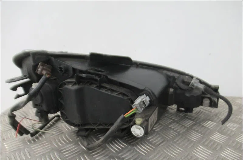 Phare gauche Peugeot 206 3-5 portes (2A-C) 1.4 i (1998-2012) 3 portes occasion