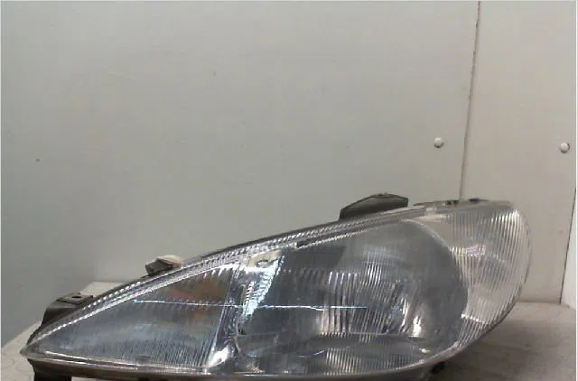 Phare gauche Peugeot 206 3-5 portes (2A-C) 1.6 i (1998-2000) occasion