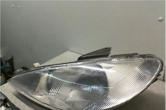 Phare gauche Peugeot 206 3-5 portes (2A-C) 1.6 i (1998-2000) occasion