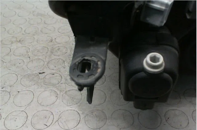 Phare gauche Peugeot 206 3-5 portes (2A-C) 1.6 i (1998-2000) occasion