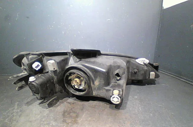 Phare gauche Peugeot 206 3-5 portes (2A-C) 1.9 d (1998-2001) 5 portes occasion
