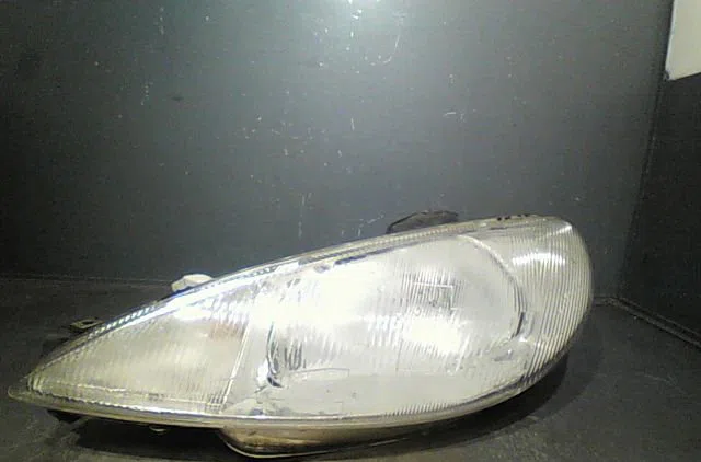 Phare gauche Peugeot 206 3-5 portes (2A-C) 1.9 d (1998-2001) 5 portes occasion
