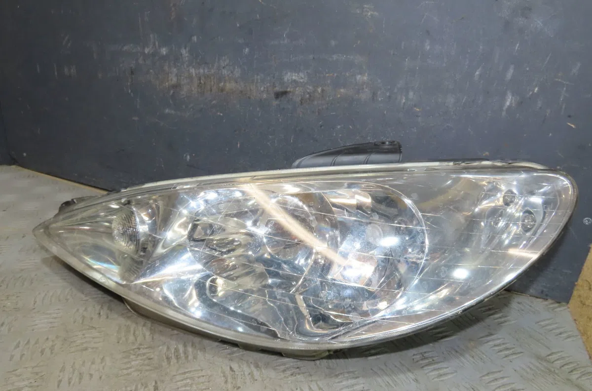 Phare gauche Peugeot 206 CC (2D) 1.6 16v (2dnfuf, 2dnfur) (2000-2007) 2 portes occasion