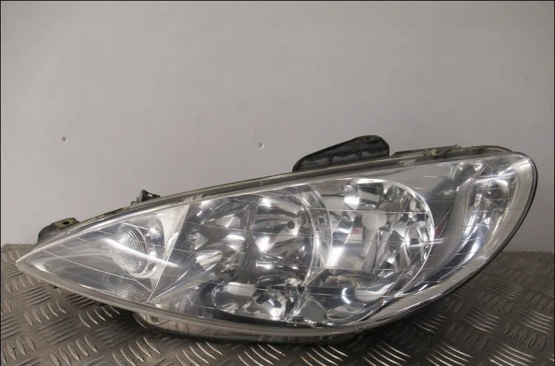 Phare gauche Peugeot 206 SW (2E-K) 1.6 hdi 110 (2004) occasion