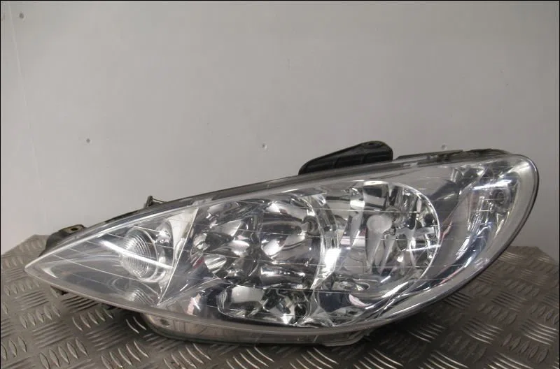 Phare gauche Peugeot 206 Van 1.4 hdi (2001-2009) occasion