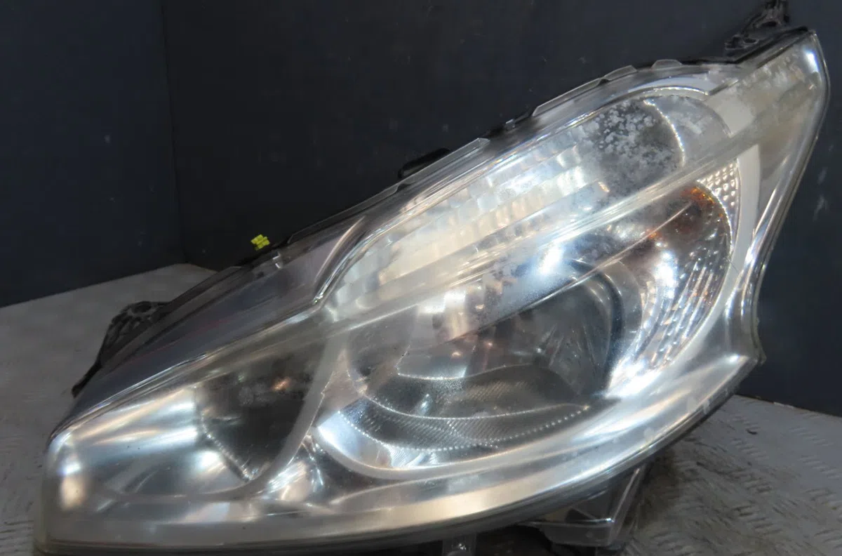 Phare gauche Peugeot 208 I (CA_, CC_) 1.2 puretech 82 (2018) occasion