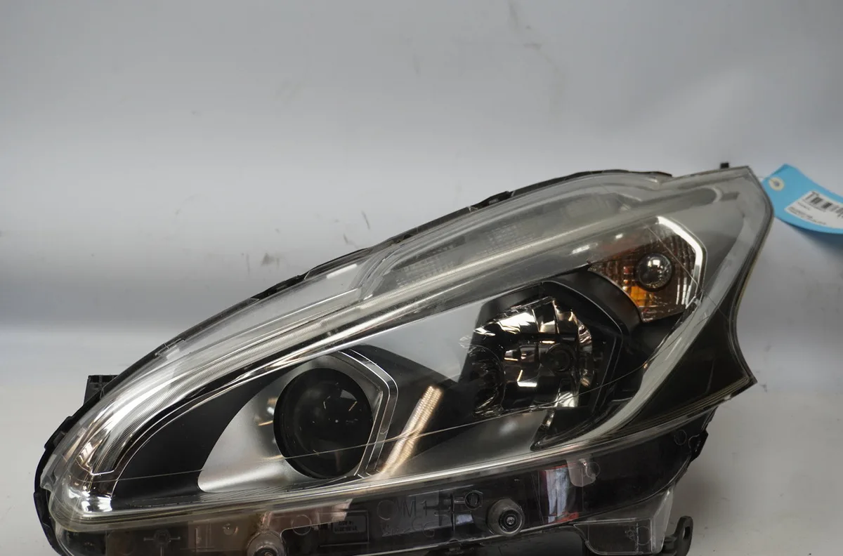 Phare gauche Peugeot 208 I (CA_, CC_) 1.2 puretech 82 (2018) occasion