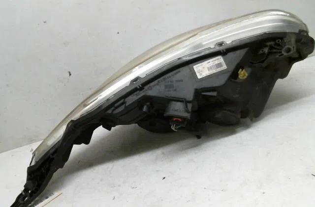 Phare gauche Peugeot 208 I (CA_, CC_) 1.4 hdi (2012) 3 portes occasion