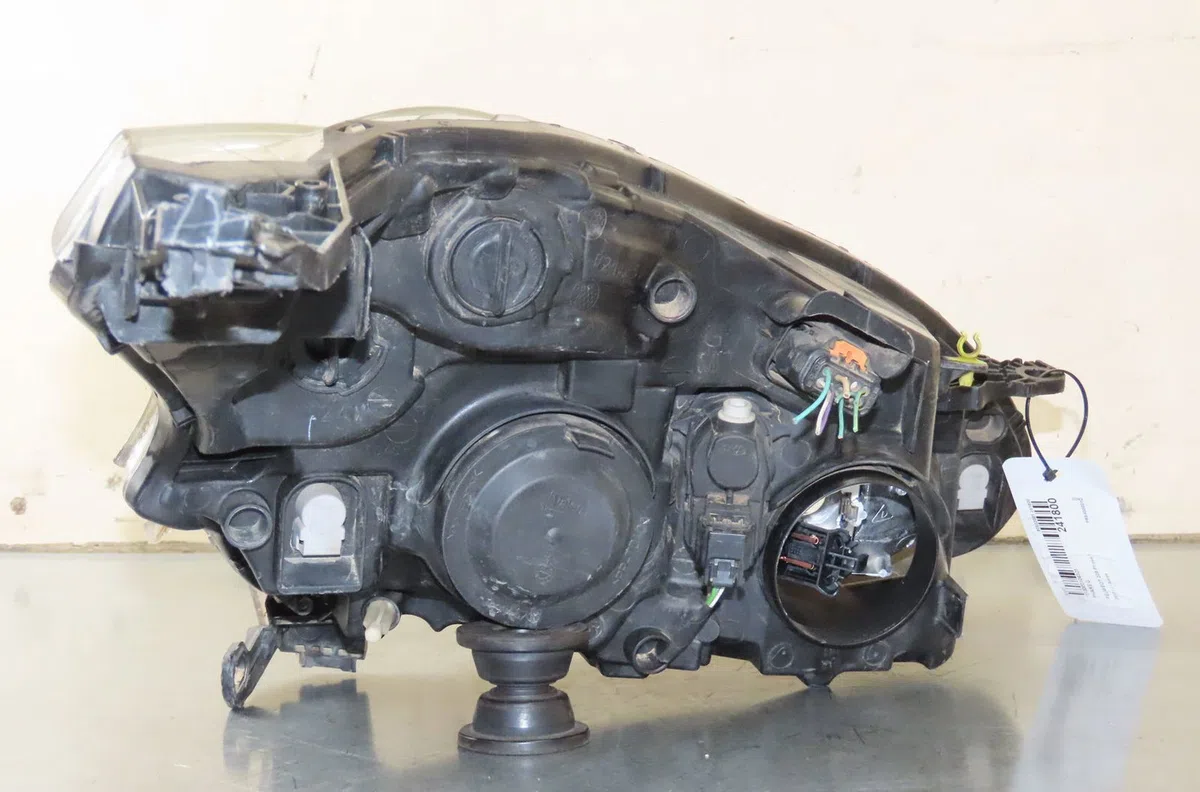 Phare gauche Peugeot 208 I (CA_, CC_) 1.4 vti (2012) occasion