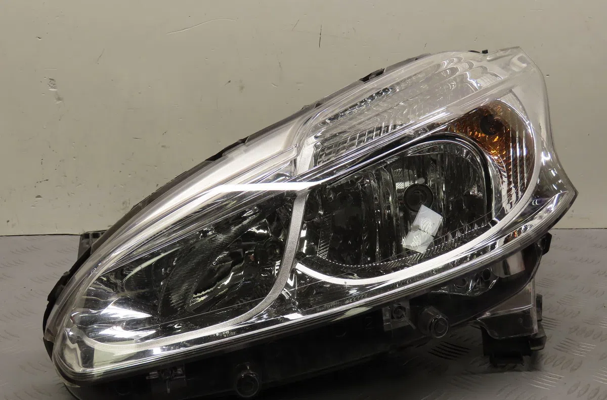 Phare gauche Peugeot 208 I (CA_, CC_) 1.6 bluehdi 100 (2015) 5 portes occasion