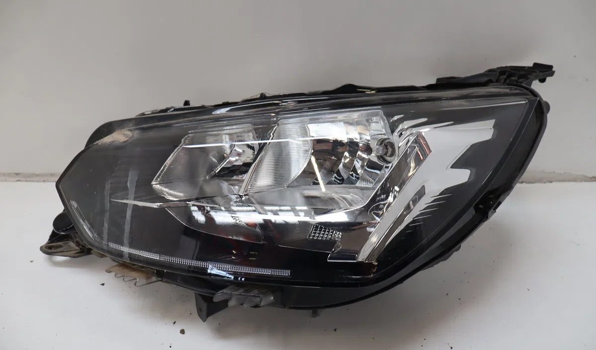 Phare gauche Peugeot 208 II (UB_, UP_, UW_, UJ_) 1.5 bluehdi 100 (2019) occasion