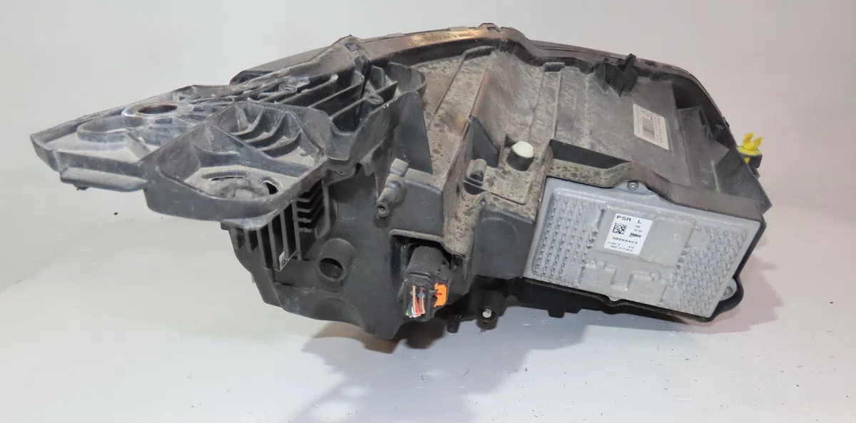 Phare gauche Peugeot 3008 SUV (MC_, MR_, MJ_, M4_) 1.2 thp- puretech 130 (mrhnsm, mrhnsu, mrhnsj, mrhnyw,... (2016) occa