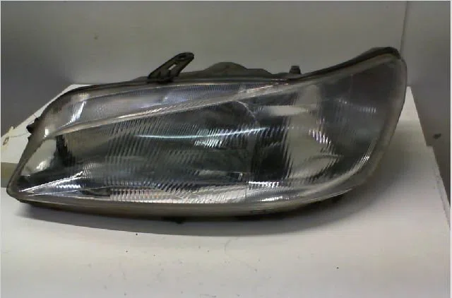 Phare gauche PEUGEOT 306  1.9 TD occasion