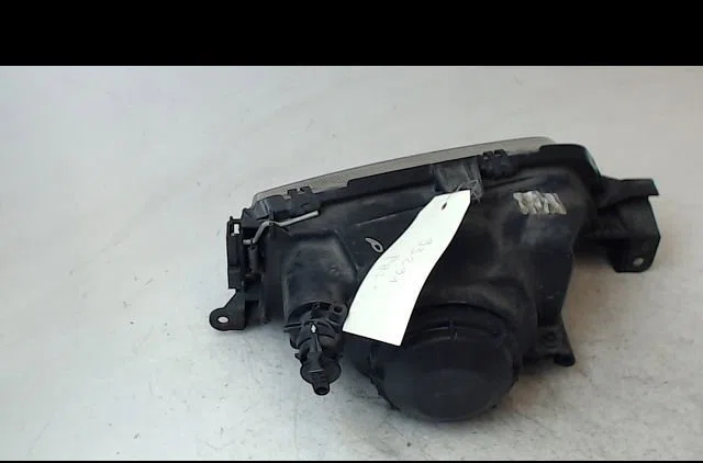 Phare gauche Peugeot 306 3-5 portes (7A, 7C, N3, N5) 1.4 (1993-2001) 5 portes occasion