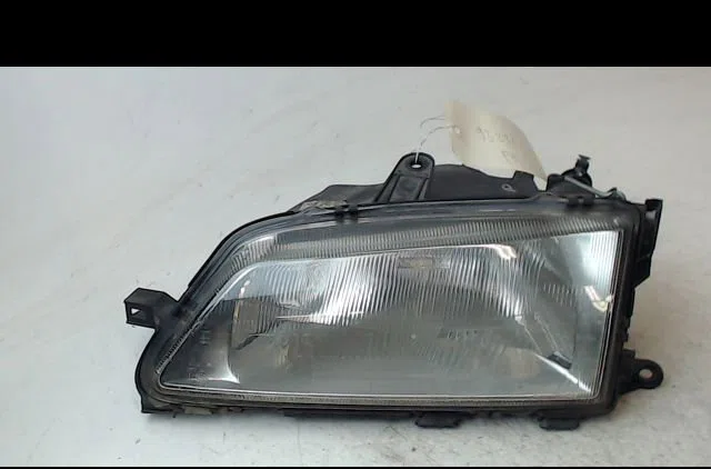Phare gauche Peugeot 306 3-5 portes (7A, 7C, N3, N5) 1.4 (1993-2001) 5 portes occasion