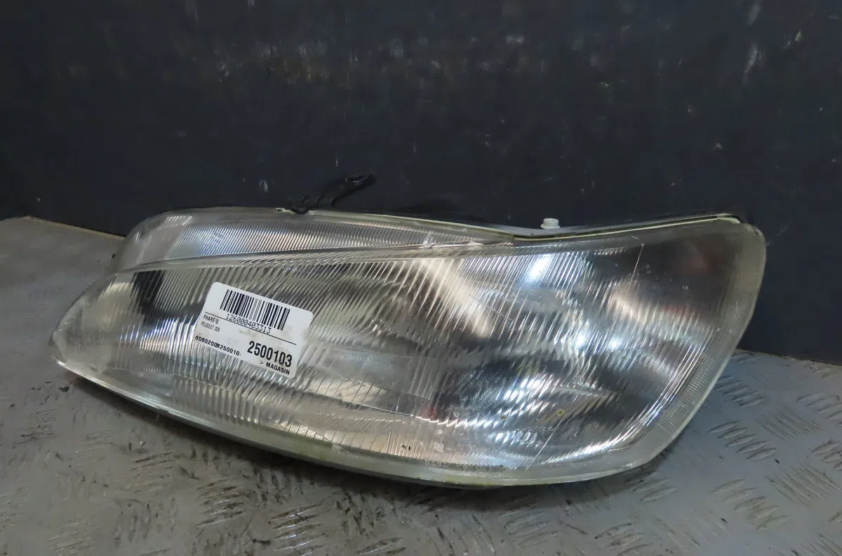 Phare gauche Peugeot 306 3-5 portes (7A, 7C, N3, N5) 1.6 (1993-2000) occasion
