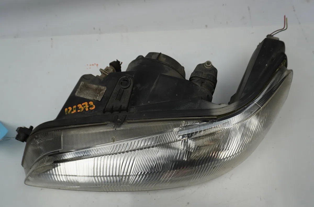 Phare gauche Peugeot 306 3-5 portes (7A, 7C, N3, N5) 1.9 d (1994-2001) occasion