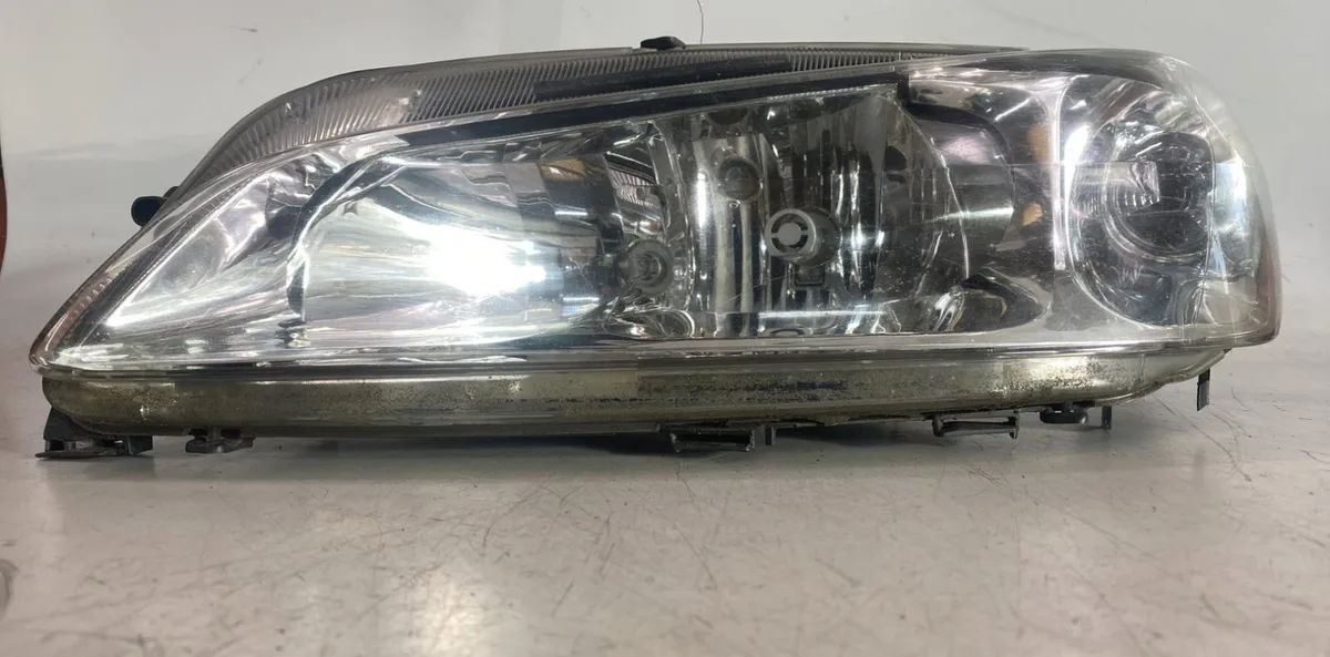 Phare gauche Peugeot 306 3-5 portes (7A, 7C, N3, N5) 2.0 hdi 90 (1999-2002) occasion