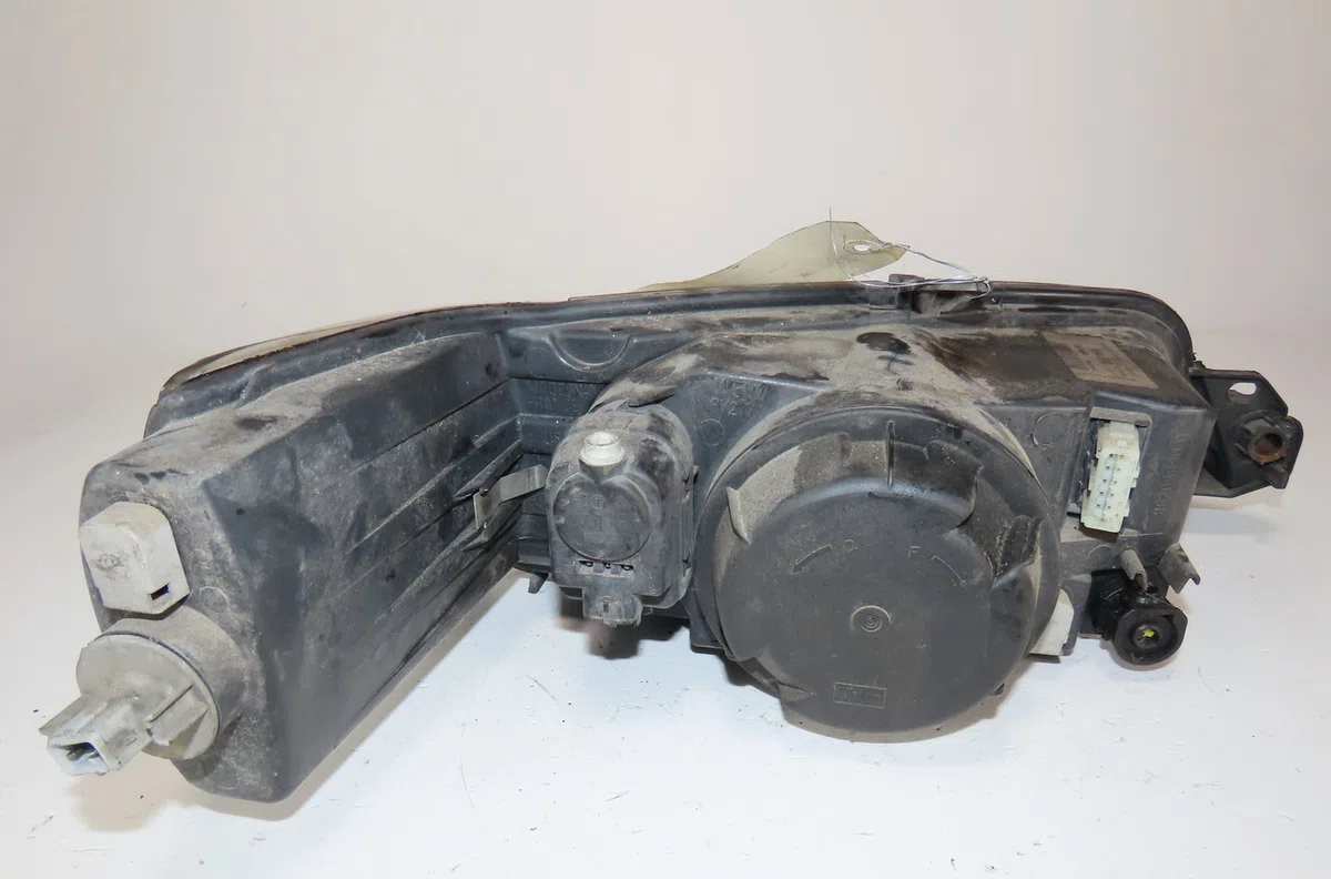 Phare gauche Peugeot 306 3-5 portes (7A, 7C, N3, N5) 2.0 hdi 90 (1999-2002) occasion