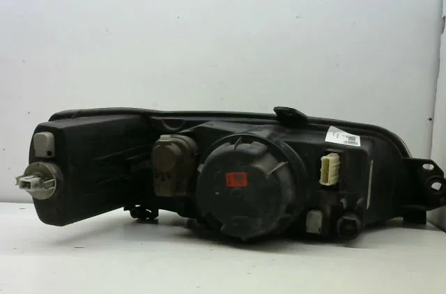 Phare gauche Peugeot 306 Break (7E, N3, N5) 1.9 td (1997-2002) occasion
