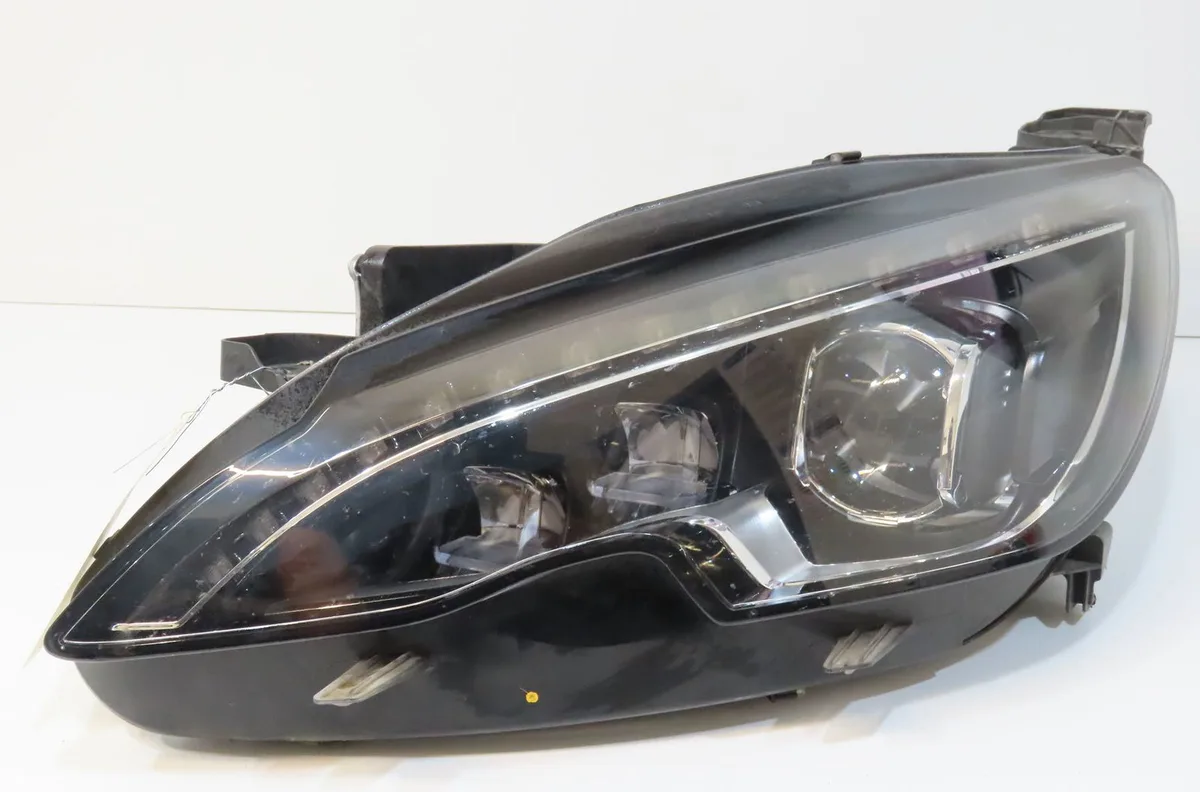 Phare gauche Peugeot 308 II (LB_, LP_, LW_, LH_, L3_) 1.6 bluehdi 120 (2013-2021) occasion