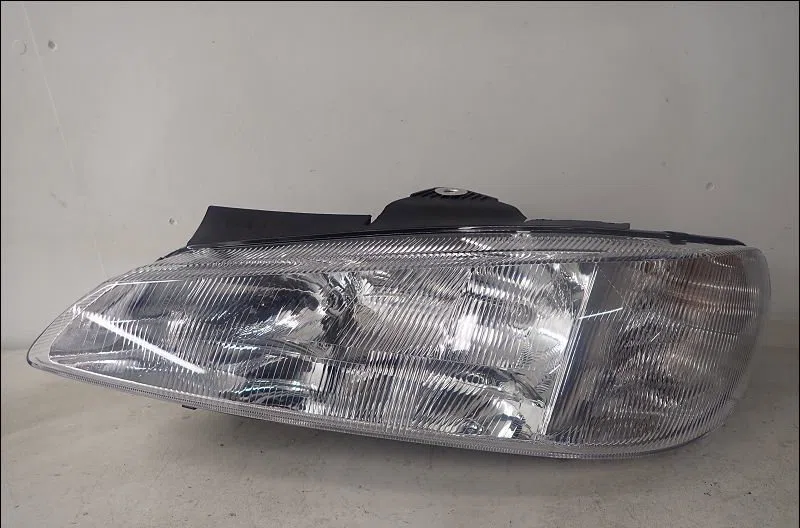 Phare gauche PEUGEOT 406  1.9 TD occasion