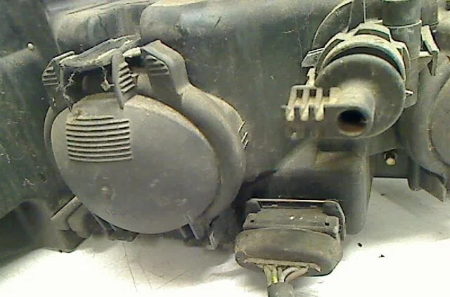 Phare gauche Peugeot 406 (8B) 1.8 16v (1995-2000) occasion