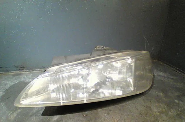 Phare gauche Peugeot 406 Break (8E-F) 1.9 td (1996-2004) occasion