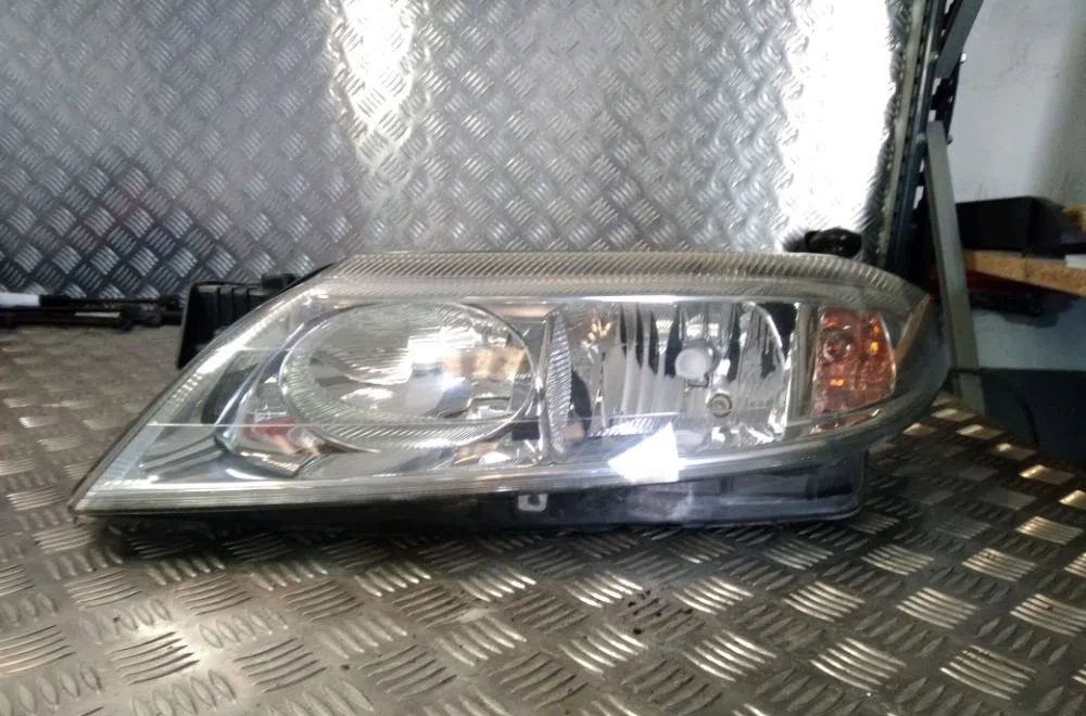 Phare gauche RENAULT LAGUNA 2004 occasion