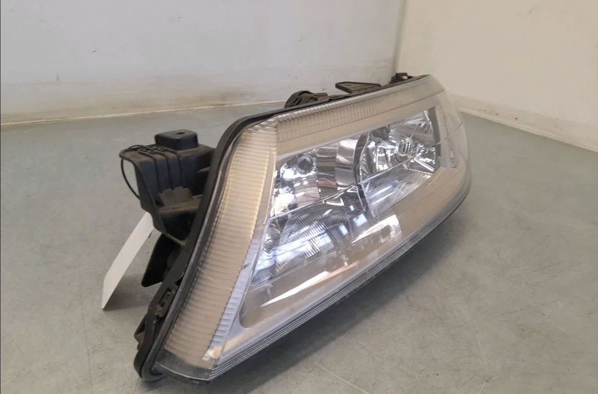 Phare gauche RENAULT LAGUNA II  1.8i 117ch occasion