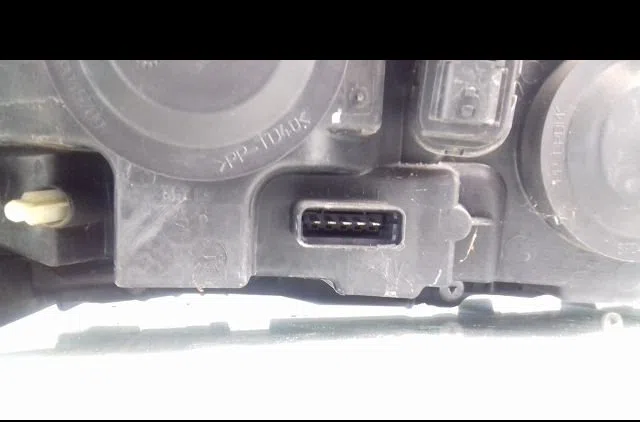 Phare gauche Renault LAGUNA II (BG0-1_) 1.9 dci (bg05) (2004-2005) occasion