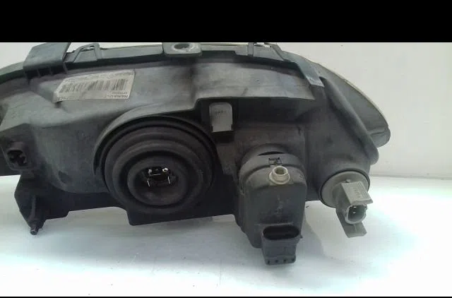Phare gauche Renault MEGANE I (BA0-1_) 1.4 16v (ba0d, ba1h, ba0w, ba10) (1999-2003) occasion