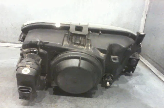 Phare gauche Renault MEGANE I (BA0-1_) 1.9 d eco (ba0a, ba0u, ba0r) (1996-2003) occasion