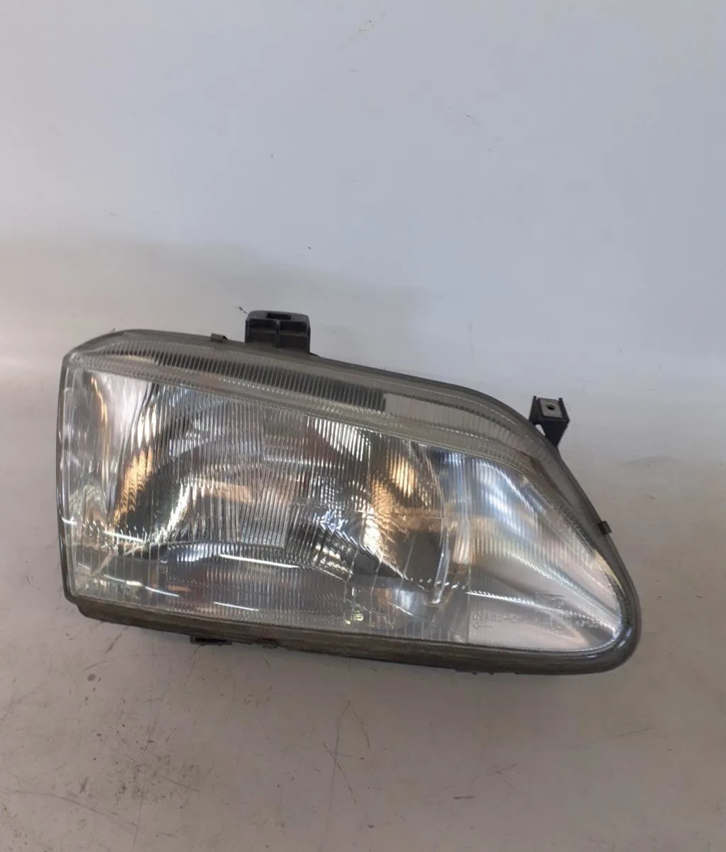 Phare gauche Renault MEGANE I (BA0-1_) 1.9 dti (ba08, ba0n) (1997-2001) occasion
