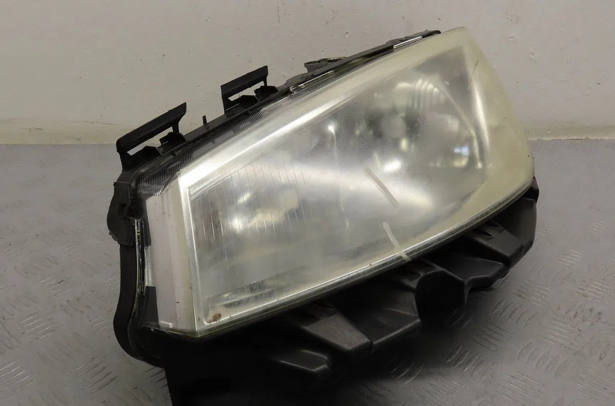 Phare gauche Renault MEGANE II (BM0-1_, CM0-1_) 1.5 dci (bm02, bm13, bm2a, cm02, cm13) (2003-2008) occasion