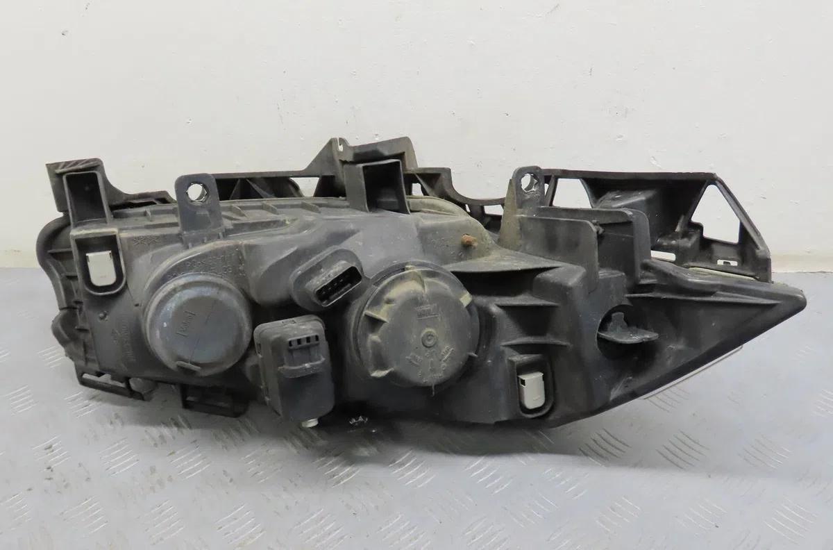 Phare gauche Renault MEGANE II (BM0-1_, CM0-1_) 1.5 dci (bm02, bm13, bm2a, cm02, cm13) (2003-2008) occasion