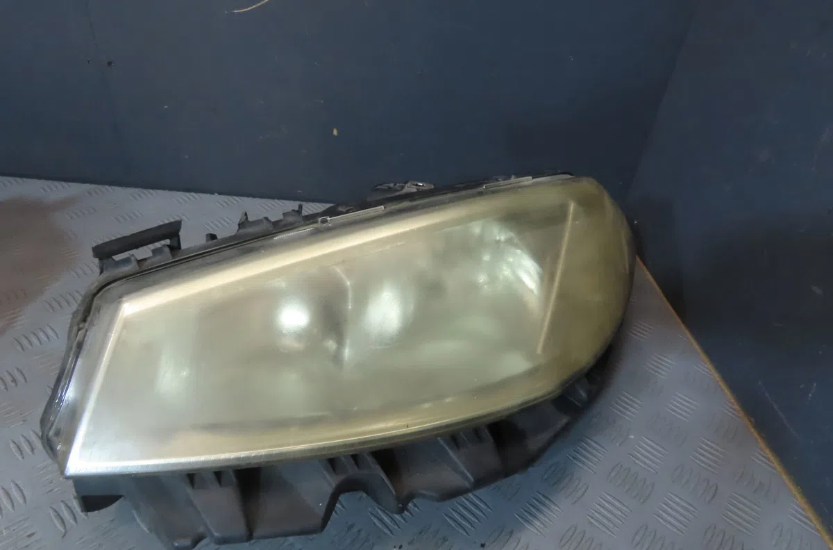 Phare gauche Renault MEGANE II (BM0-1_, CM0-1_) 1.9 dci (bm0g, cm0g) (2002-2008) 5 portes occasion