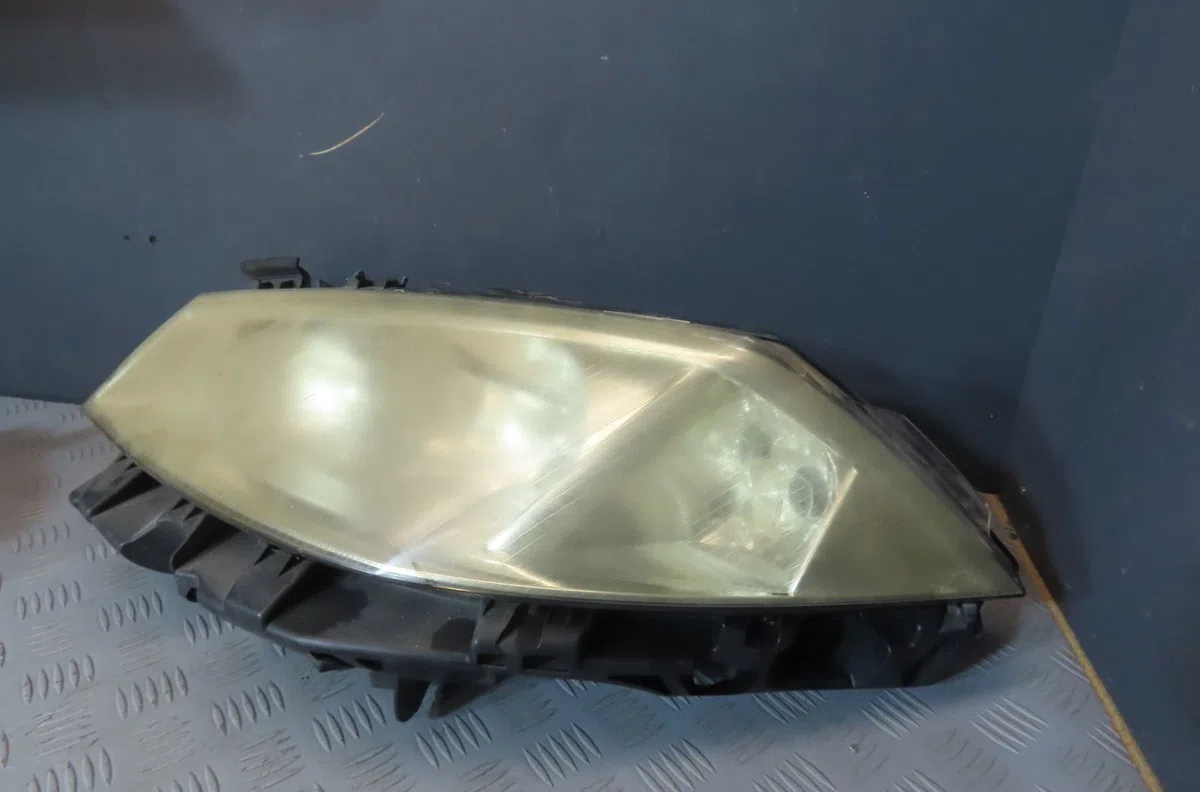 Phare gauche Renault MEGANE II (BM0-1_, CM0-1_) 1.9 dci (bm0g, cm0g) (2002-2008) 5 portes occasion