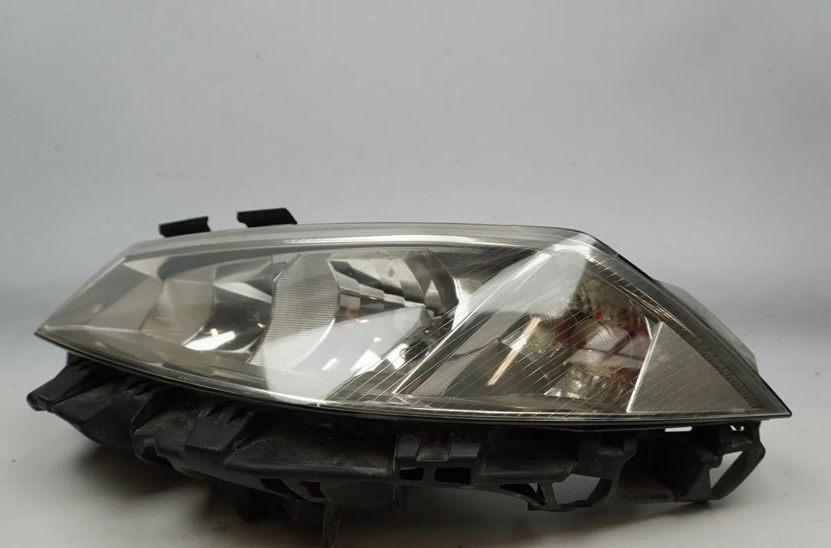 Phare gauche Renault MEGANE II Break (KM0-1_) 1.5 dci (km02, km13) (2004-2006) occasion
