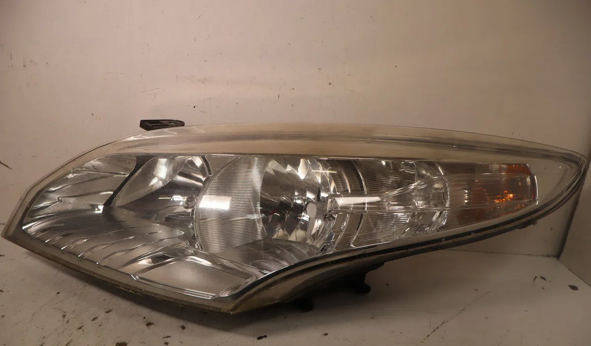 Phare gauche Renault MEGANE III 3-5 portes (BZ0-1_, B3_) 1.5 dci (2009) occasion