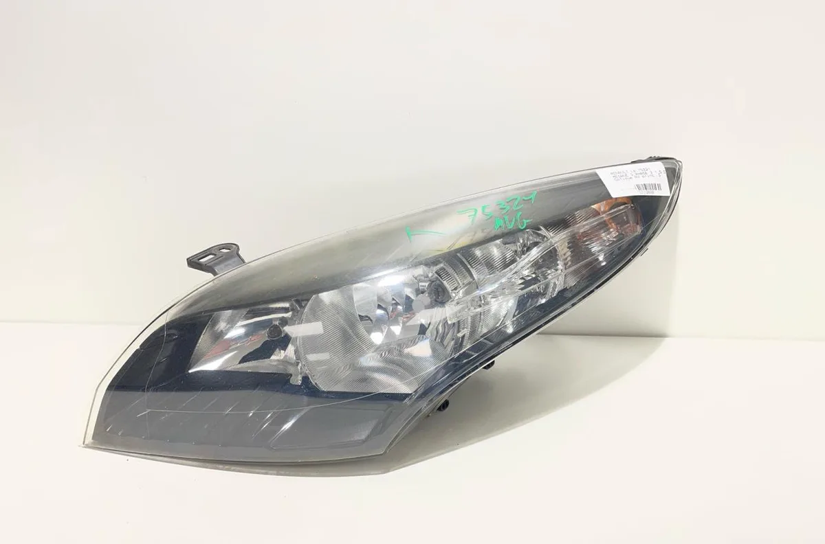Phare gauche Renault MEGANE III 3-5 portes (BZ0-1_, B3_) 1.5 dci (bz09, bz0d, bz1w, bz29, bz14) (2009) 5 portes occasion