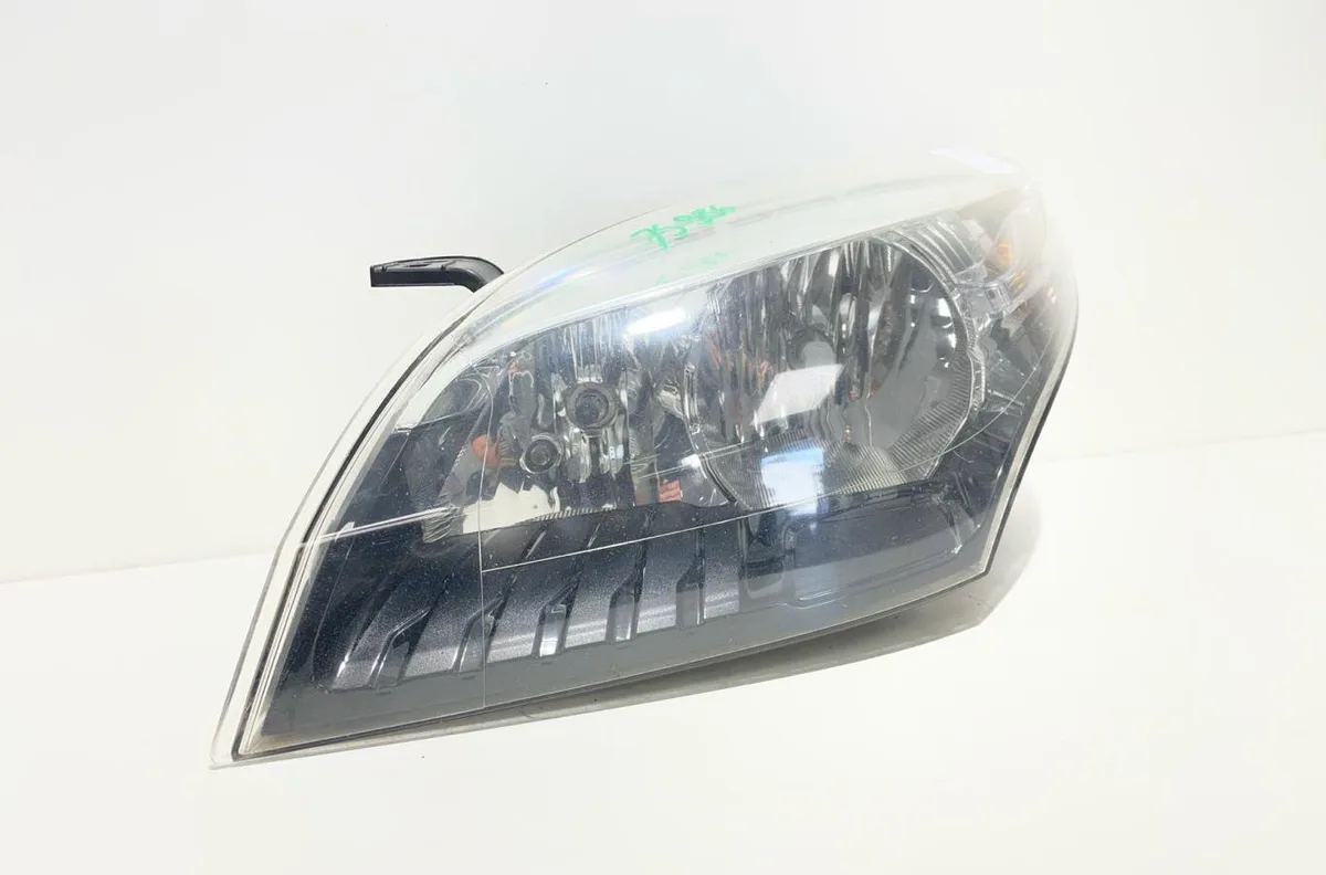 Phare gauche Renault MEGANE III 3-5 portes (BZ0-1_, B3_) 1.5 dci (bz09, bz0d, bz1w, bz29, bz14) (2009) 5 portes occasion