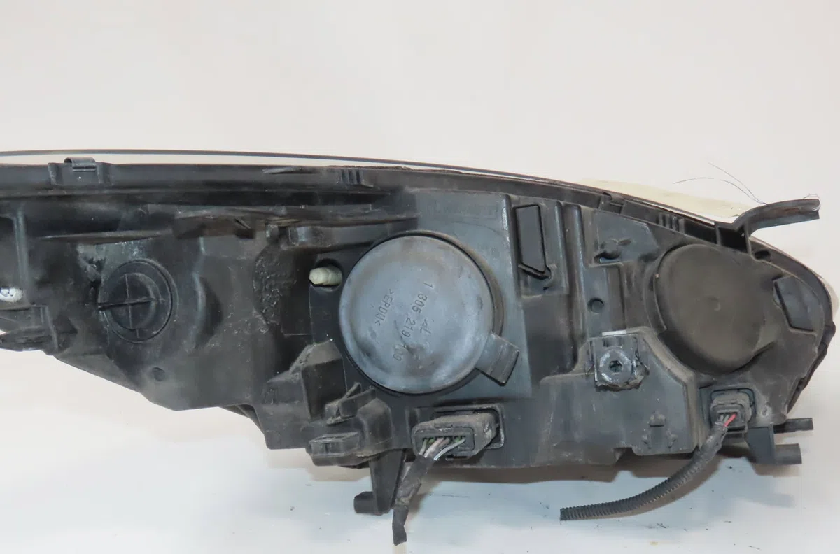 Phare gauche Renault MEGANE III 3-5 portes (BZ0-1_, B3_) 1.5 dci (bz09, bz0d, bz1w, bz29, bz14) (2009) 5 portes occasion